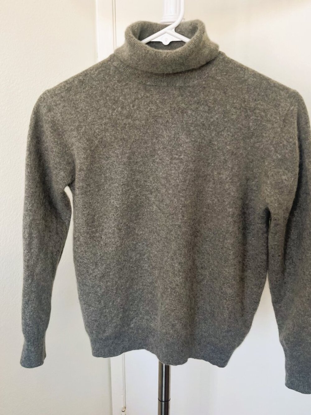 Himalaya 100% Cashmere Turtleneck Sweater Womens Petite M/L Gray Roll Neck